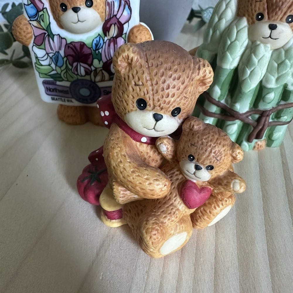 VTG Lucy and Me Bears Sweet Pea Asparagus Garden A Bear Doll Figurines Set Of 3 - Picture 4 of 15